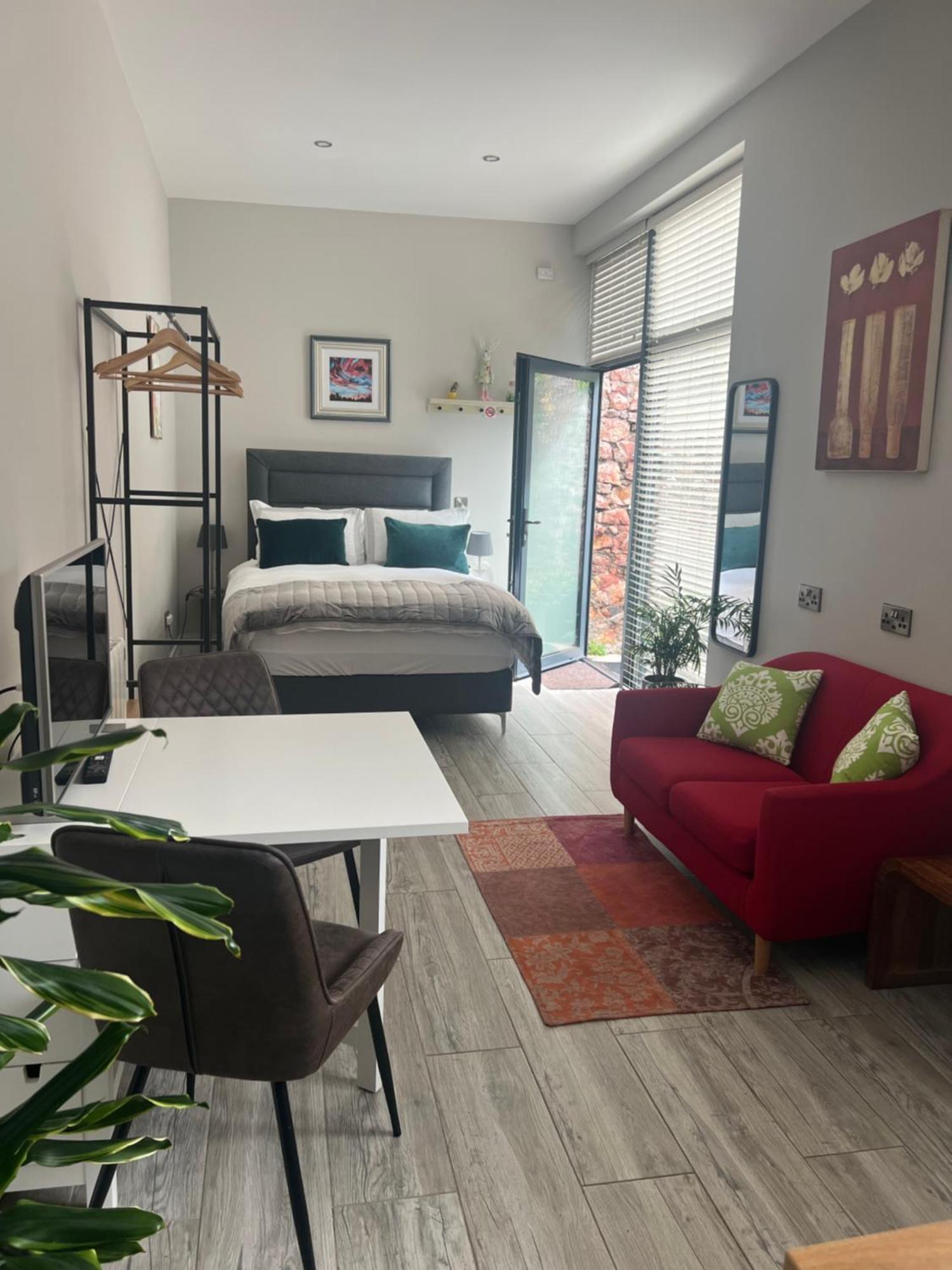 Hugo Mews Bright Studio Apartment Bray Kültér fotó